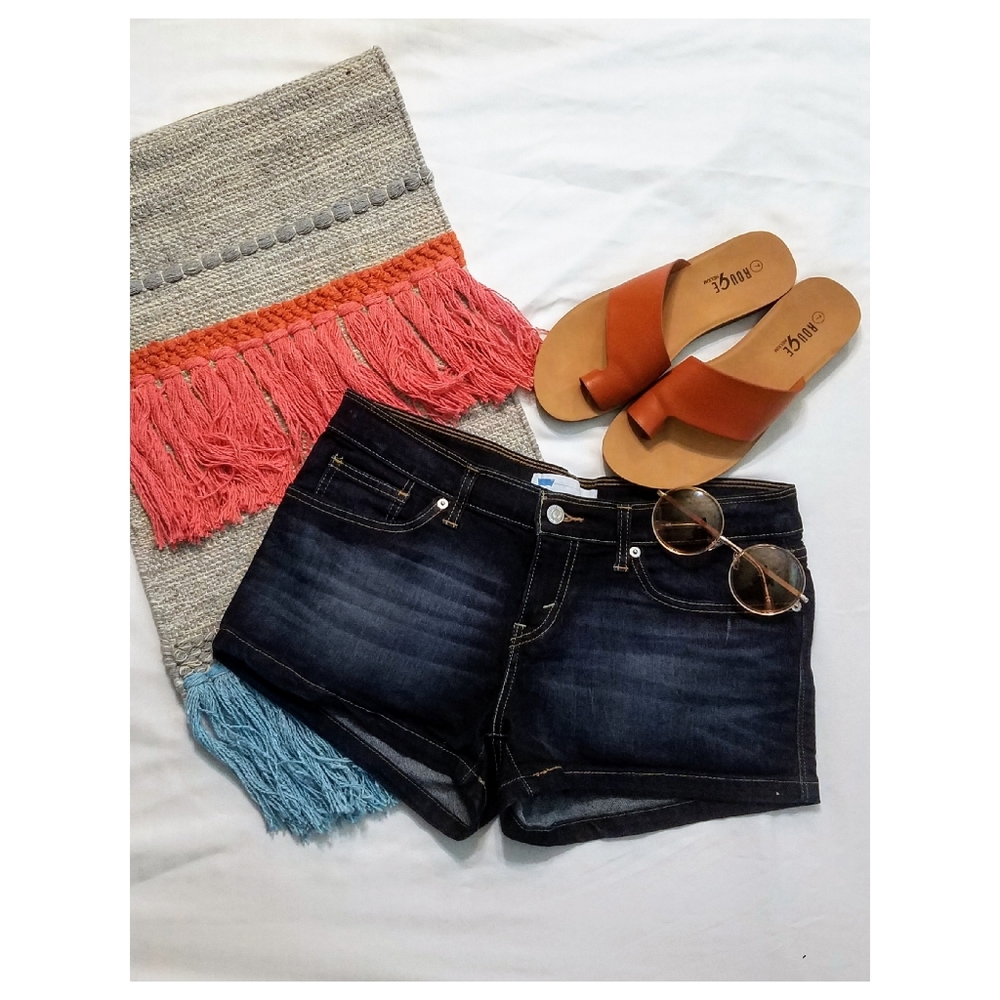 DARK DENIM LEVI SHORTS